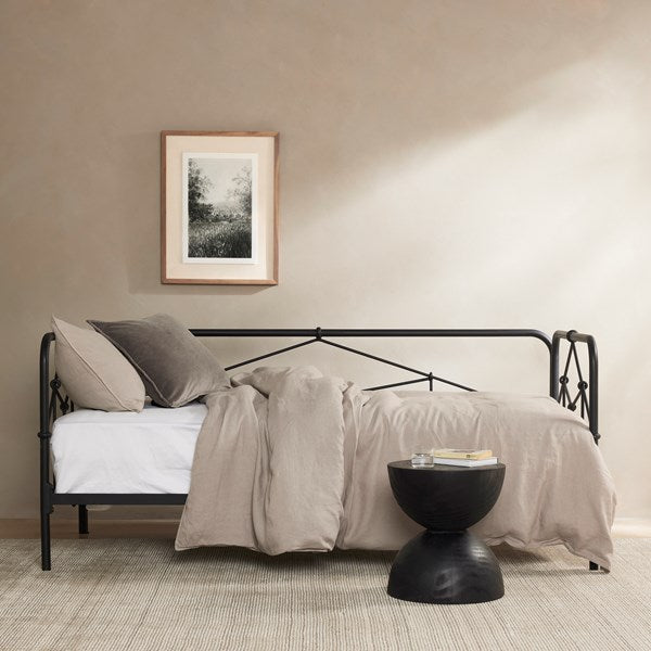 CASEY DAYBED-SANDBLASTED VINTAGE BLACK